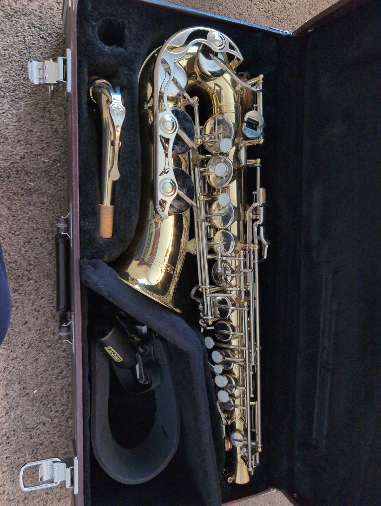 Yamaha alto sax saxophone with warranty