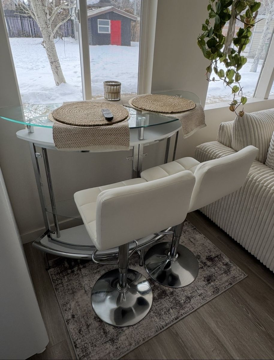 Dining/Bar Table With chairs