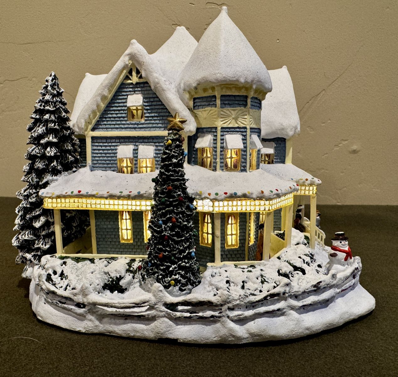 Set of 6 : Hawthorne Christmas Village Lighted Church , Houses and Shops Holiday Decor