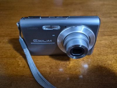 Vintage Casio Exilim EX-Z75 Camera 7.2MP 3x Opt Zoom W/ Charger & 2 Batteries.Tested/Works. Good Condition!