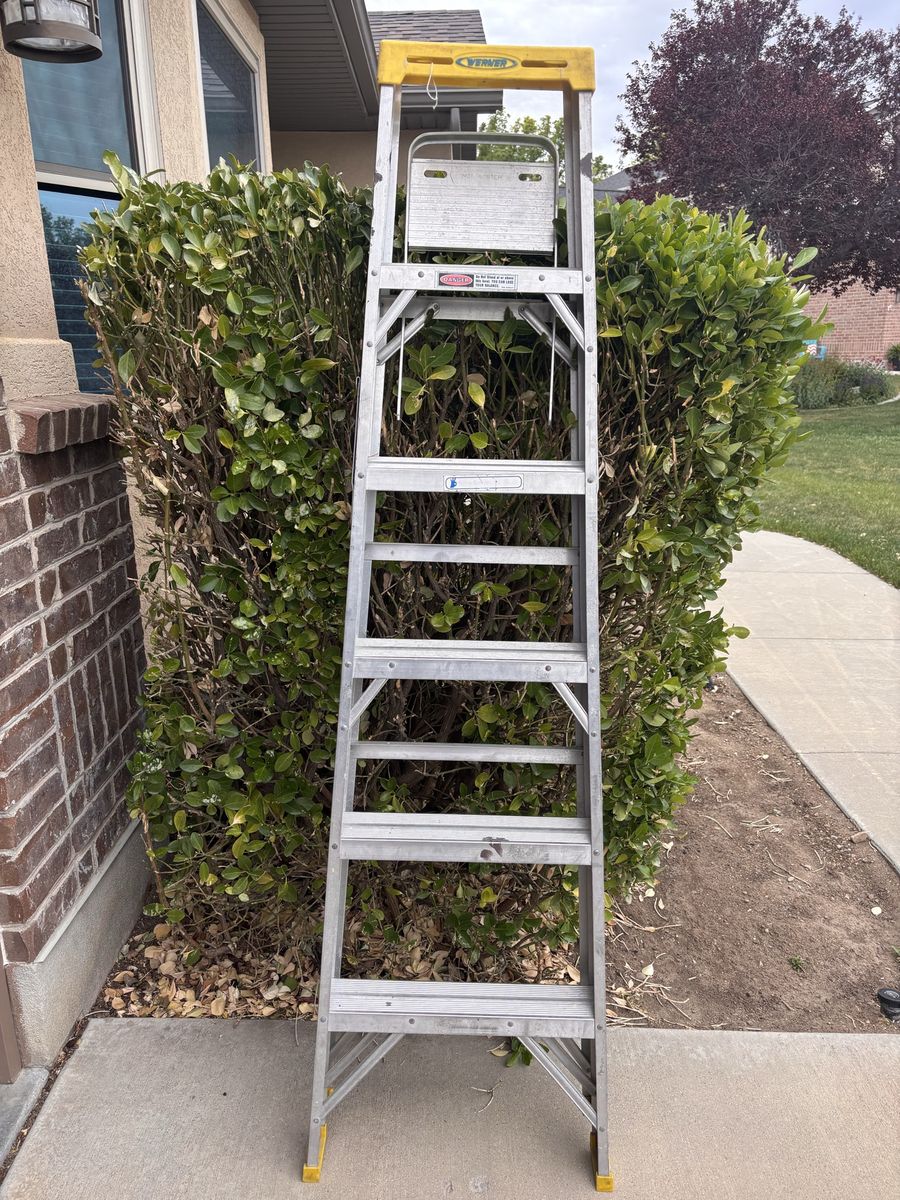 Nice Werner 6 ‘ aluminum ladder in great shape