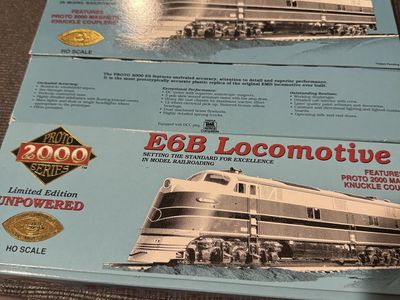 Proto2000 DCC E6 locomotive w/unpowered B unit