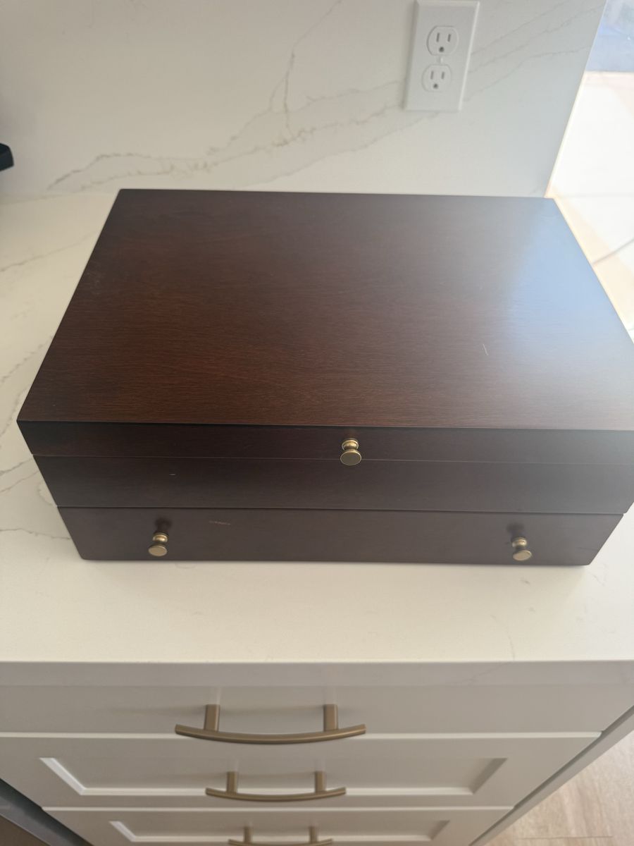 Main image 3