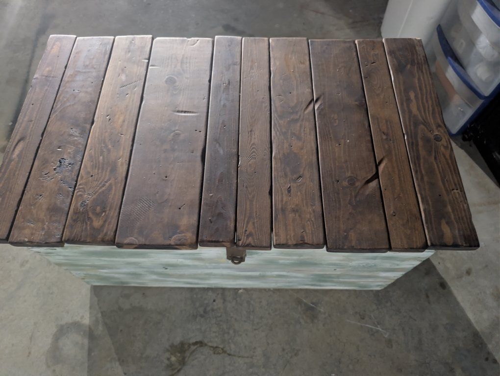 Heavy duty wooden trunk with removable storage tray inside excellent condition located in Roy venmo or cash