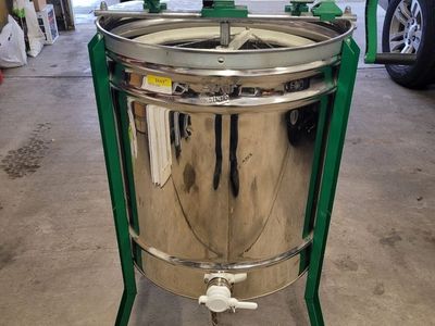 SAF 9/3 Honey Extractor