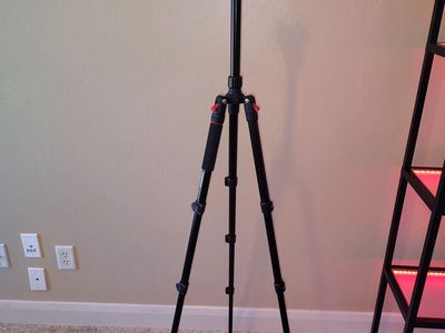 Fully Extendable Camera / Vlogging Tripod