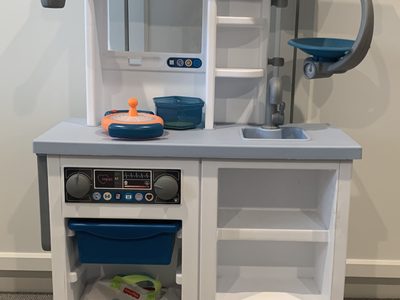 Little Tikes vet clinic playset