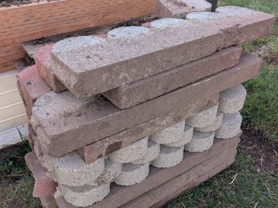 Border Brick Red/White