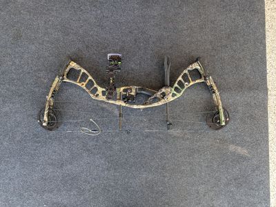 Hoyt Powermax 70lb RH Compound Bow Package w/ Black Gold Sight, Tight Spot Quiver, Vapor Trail Rest & Case