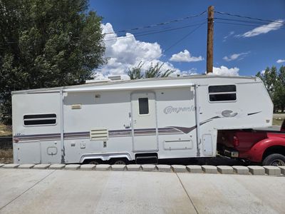 For Sale: 2000 Kit Companion 275FX 5th Wheel Trailer – Excellent Condition, Ready to Roll!