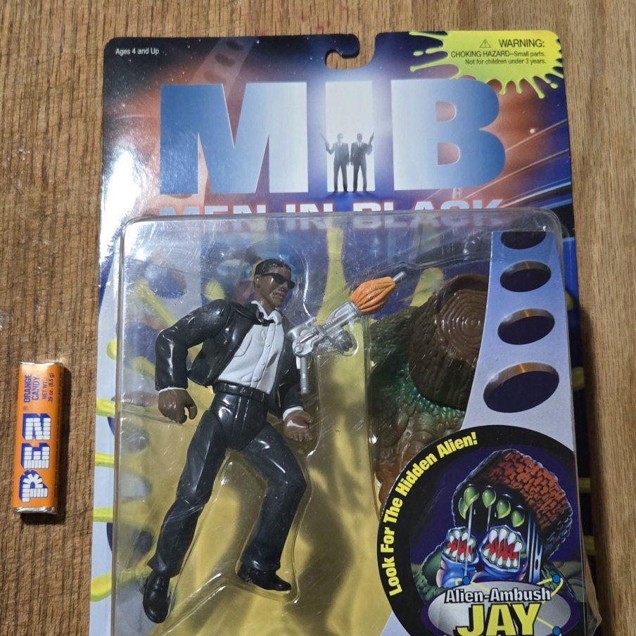 MIB action figure, Jay vs tree trunk alien