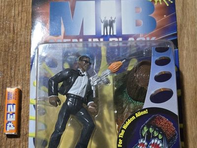MIB action figure, Jay vs tree trunk alien