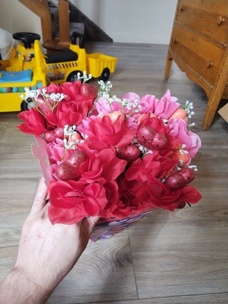 2 large bouquets of fake flowers