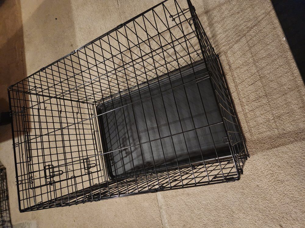 Medium dog crate / kennel