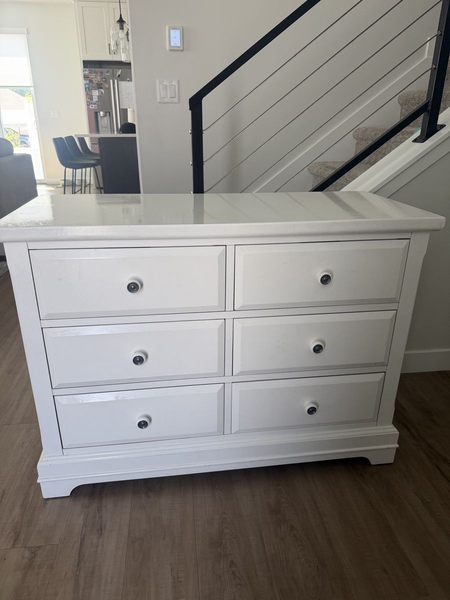 White 6-Drawer Wooden Dresser