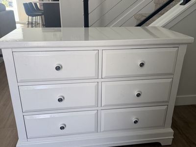 White 6-Drawer Wooden Dresser