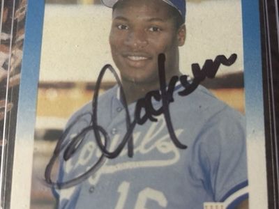 1987 Fleer Autograph Bo Jackson RC Kansas City Royals #369 Hand Signed Baseball Card Glossy Rookie Card