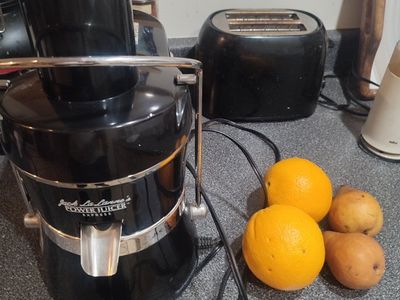 Juicer machine. Jack la Lane power juicer.