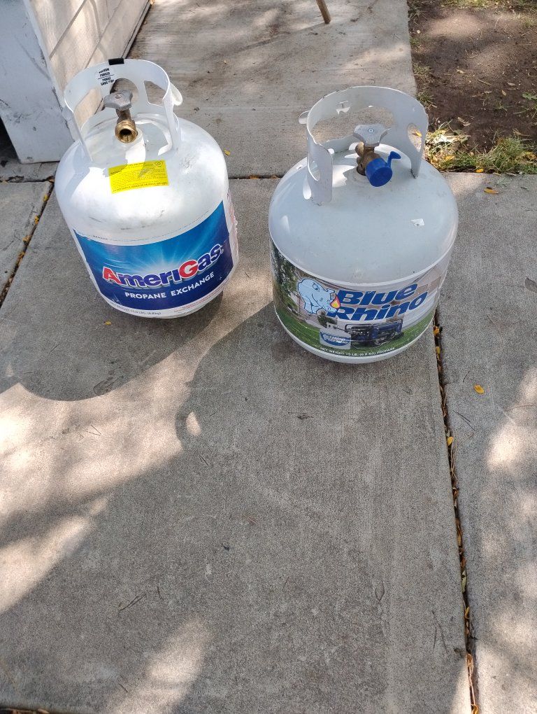 Set of 2 Propane Tanks - AmeriGas and Blue Rhino 20 lb Cylinders 20 each 