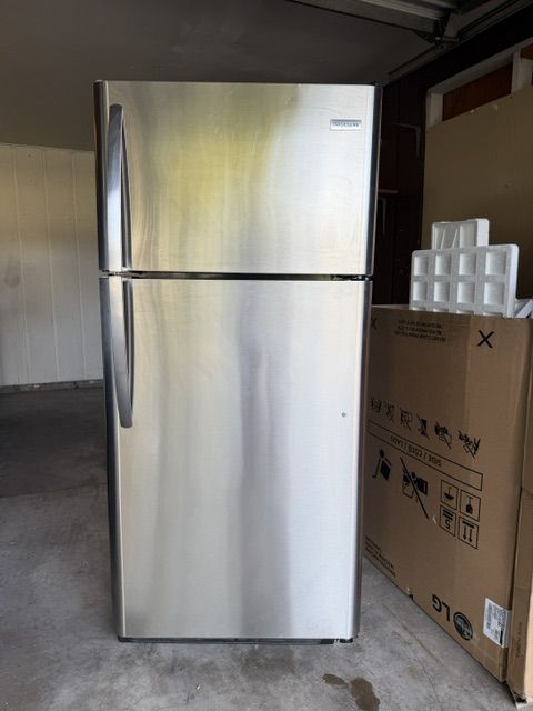 Frigidaire 18 Cu. Ft. Top Freezer Refrigerator