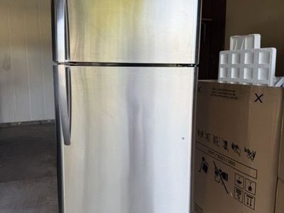 Frigidaire 18 Cu. Ft. Top Freezer Refrigerator