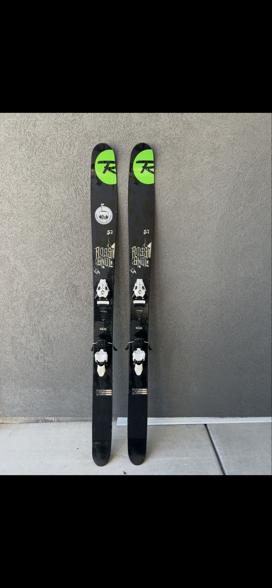 Rossignol S7 downhill skis, with bindings. Good condition! Length 178.