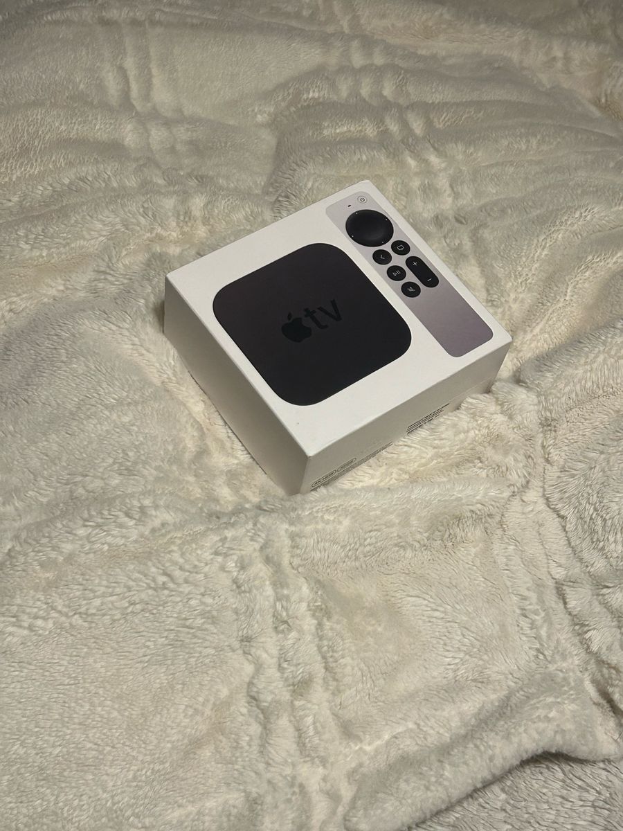 Apple TV 4K (MXGY2LL/A) 32GB Media Streamer with Siri Remote - Excellent Condition