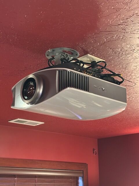 Sony VPL VW50 Projector and Screen