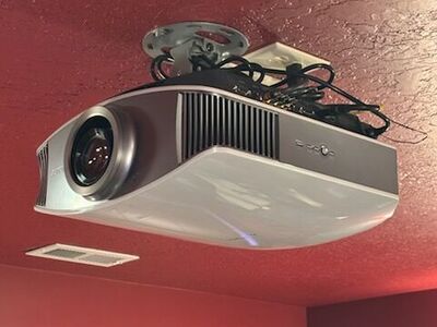 Sony VPL VW50 Projector and Screen
