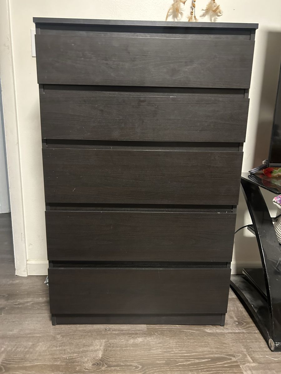 5 Drawer Dresser and Night stand