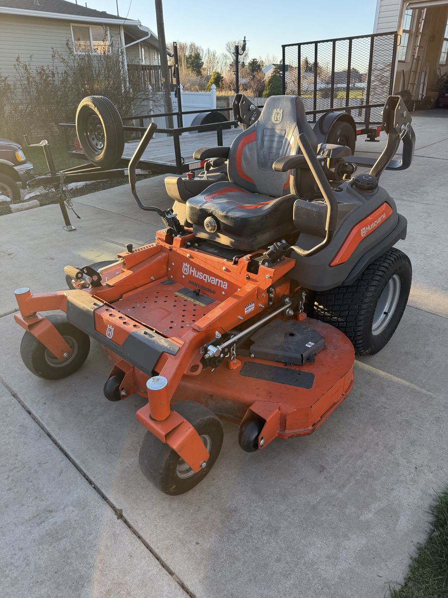 60" Commercial Zero-Turn Mower - Husqvarna Z560LS