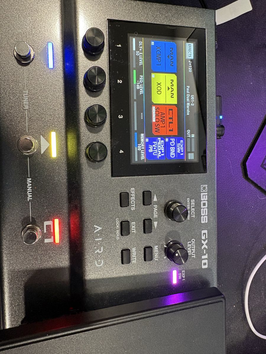 BOSS GX-10 Guitar Effects Processor Multi-Effects Pedalboard with AIRD Technology