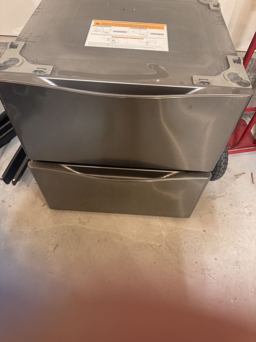 2 Pedestal for washers and dryers 