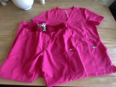 FIGS Scrubs Med Top W Med/Petite Pants Sets