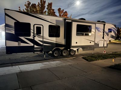 15 ft unobstructed garage! 2021 Dutchmen Voltage 5th Wheel Toy Hauler