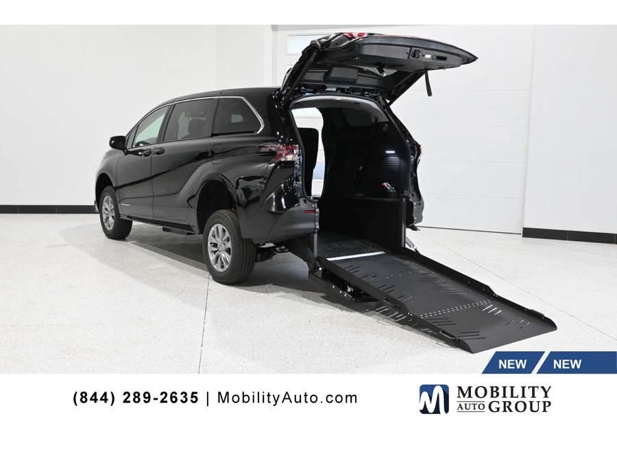 2026 Toyota Sienna LE 8-Passenger