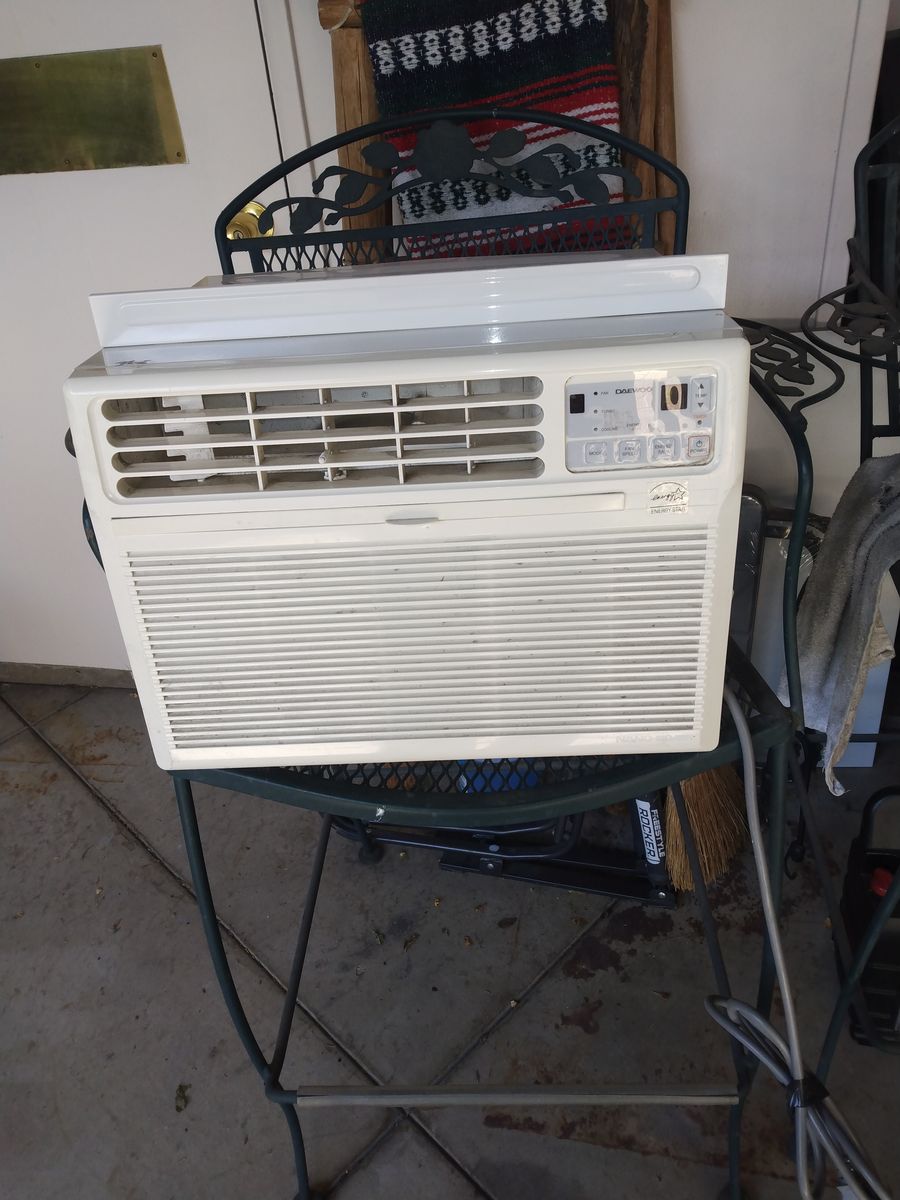 Window air conditioner by Daewoo