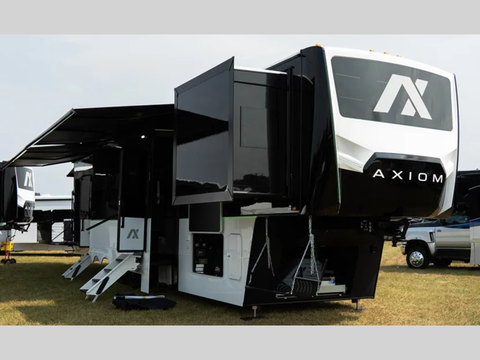 New 2027 Axiom RV Vendetta V4250