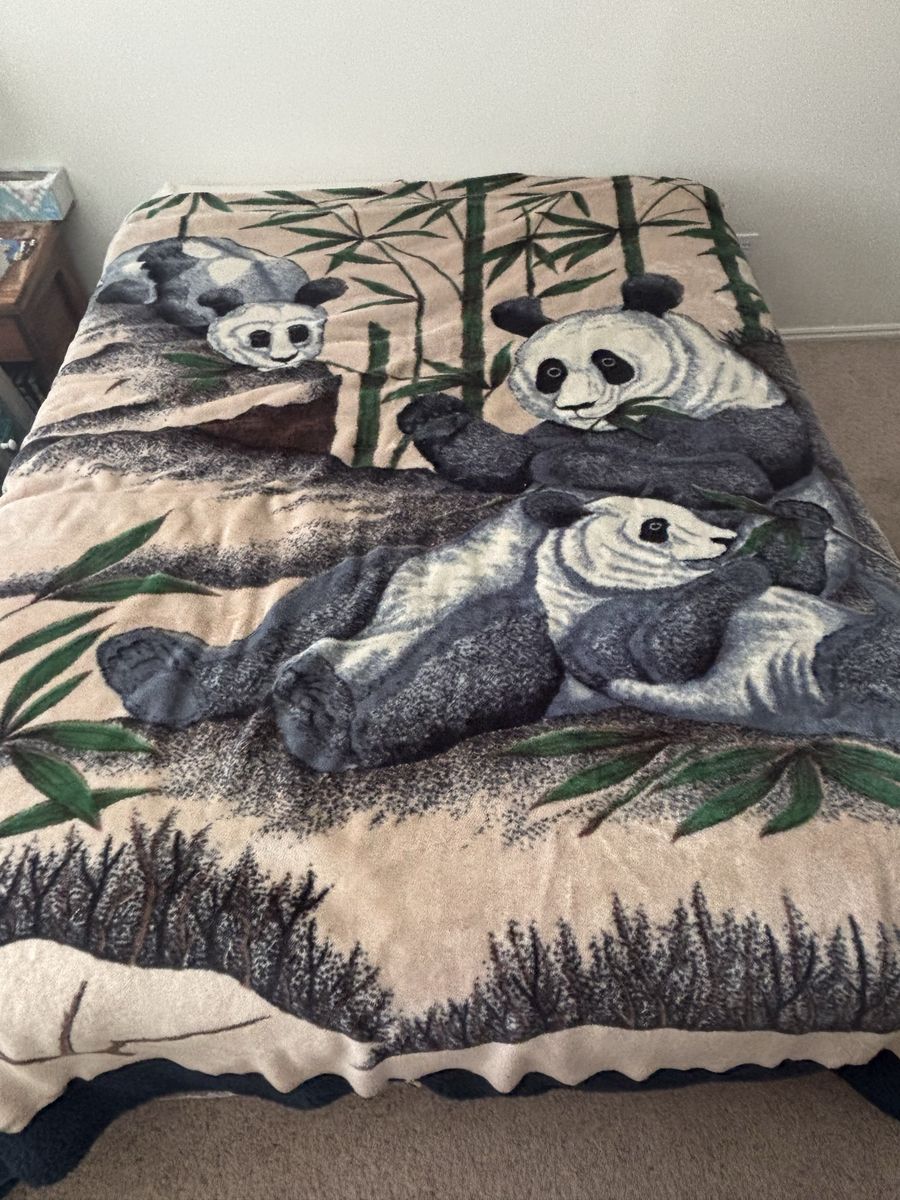 Panda Bear & Bamboo Fleece Blanket - Soft & Warm Throw