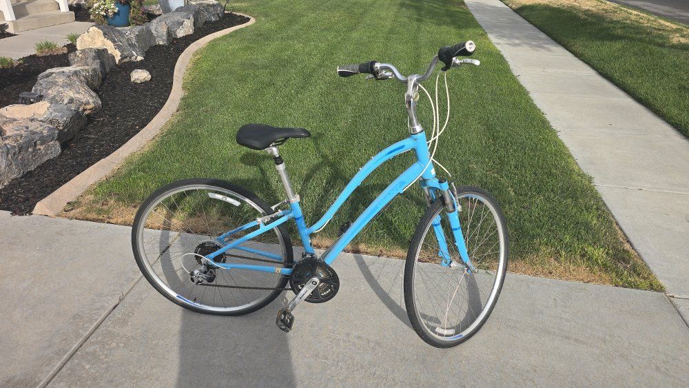 Giant Sedona Women's Comfort Hybrid Bike - Light Blue