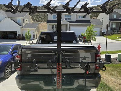 Yakima Hang tight 6 place vertical rack