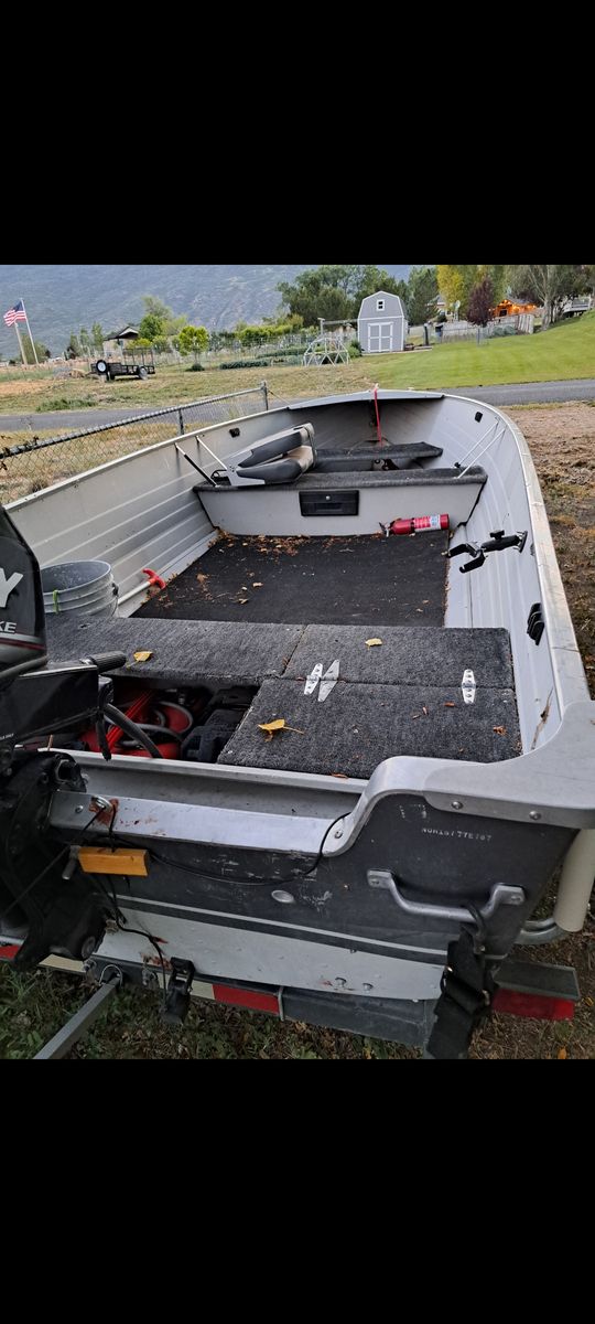 Crestliner fishing boat/ mercury 4 stroke motor