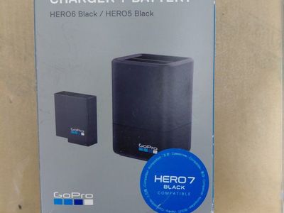 GoPro Dual Battery Charger + Battery for HERO5/6/7 Black