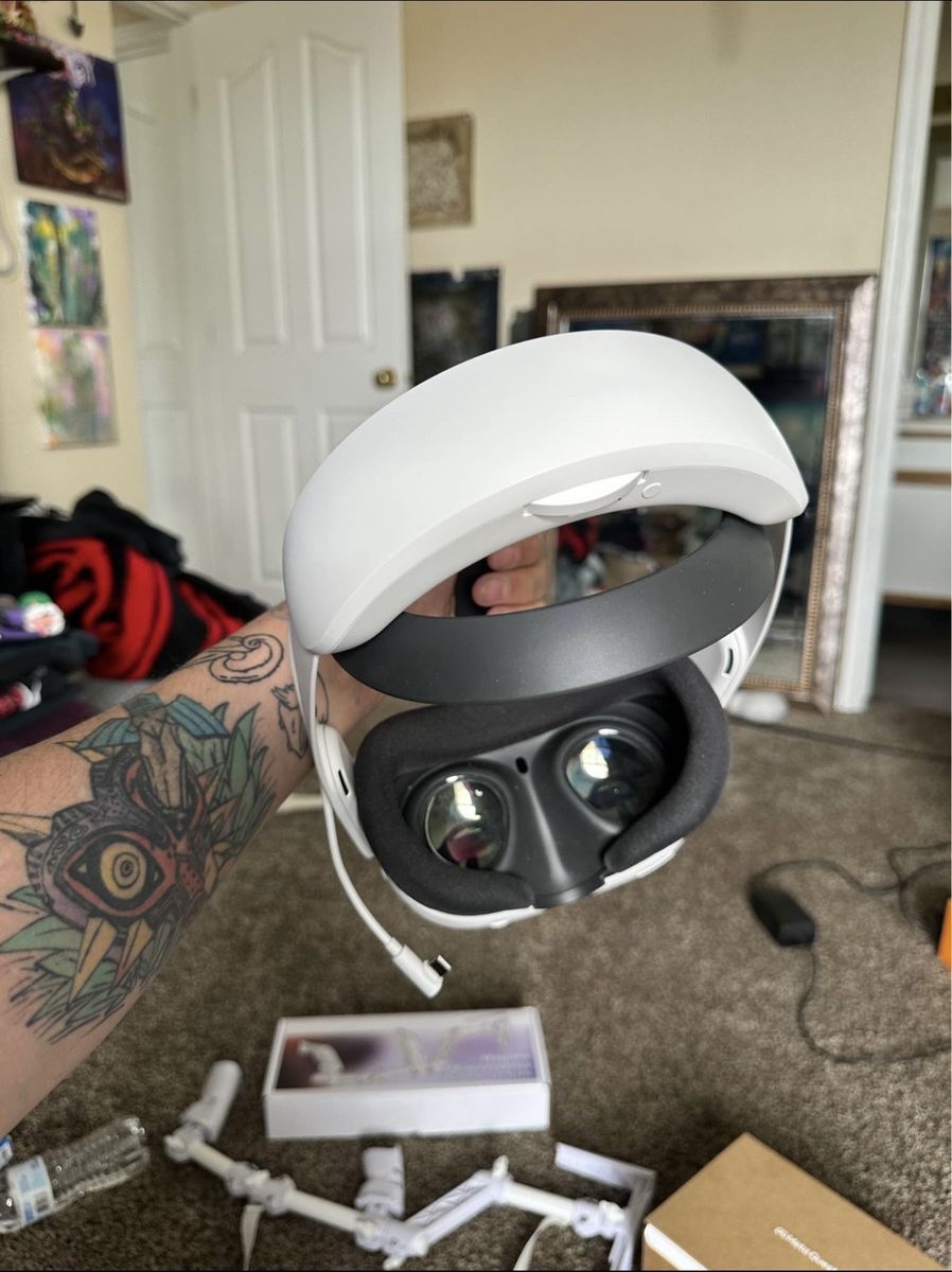 Meta Quest 3 512 GB with accessories