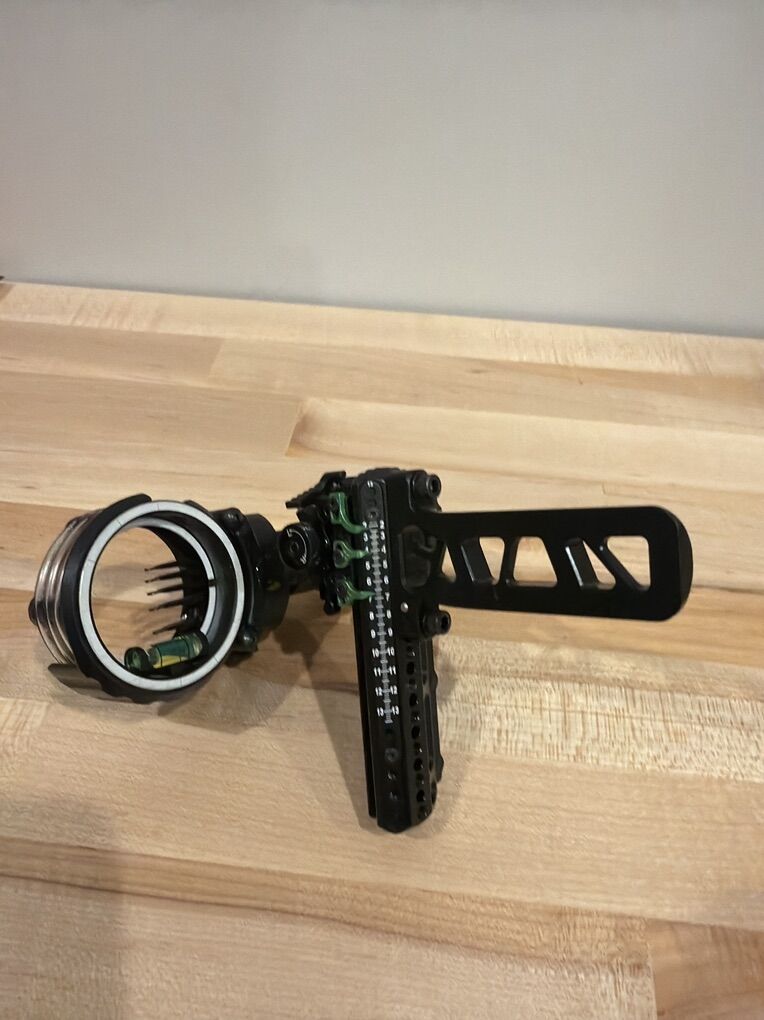 Axcel Driver 5-pin Bow Sight w/ Bridge-lock