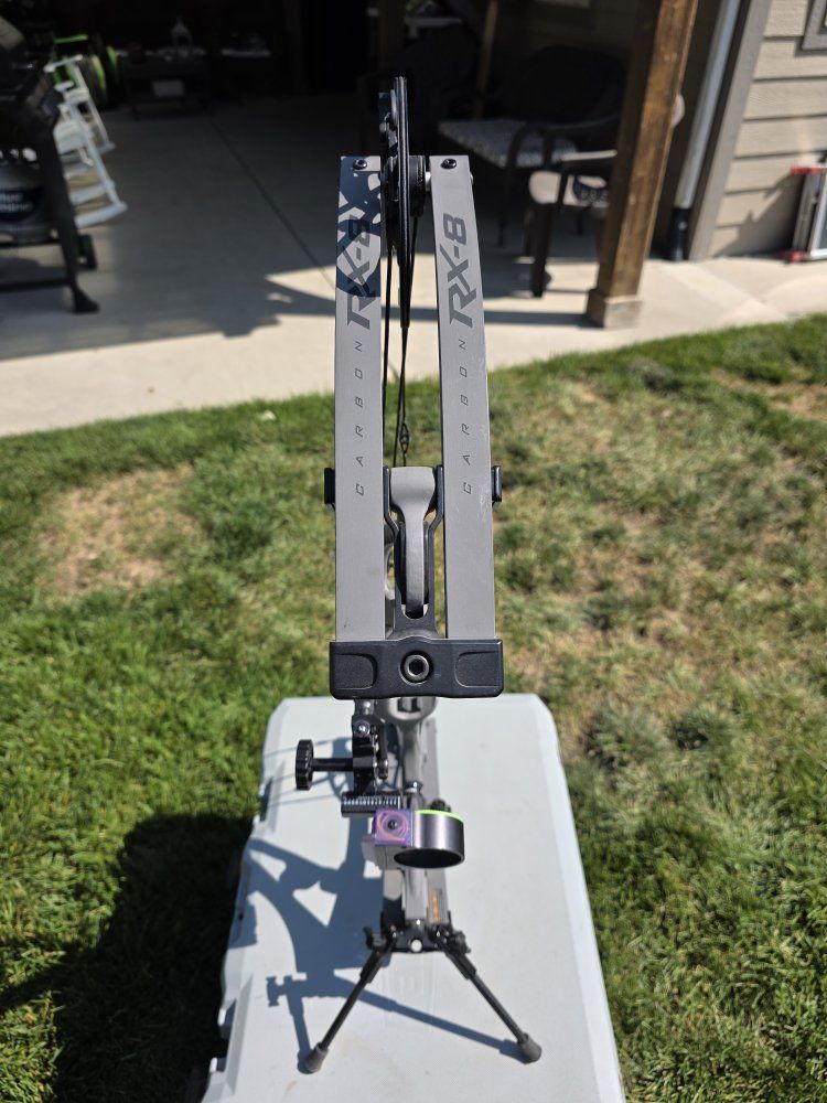 Hoyt Carbon RX-8 Compound Bow with Sight & Rest - Grey Finish