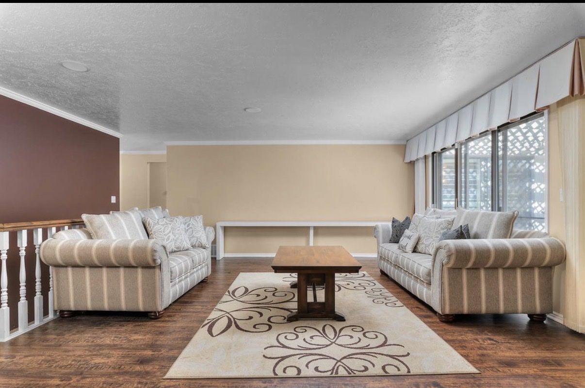 Beautiful Matching Sofa Set – Like New Condition