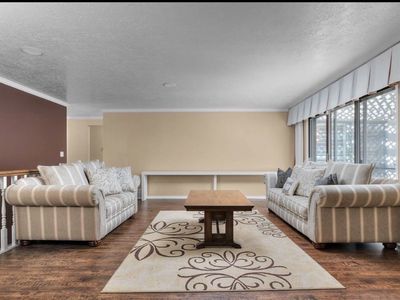 Beautiful Matching Sofa Set – Like New Condition
