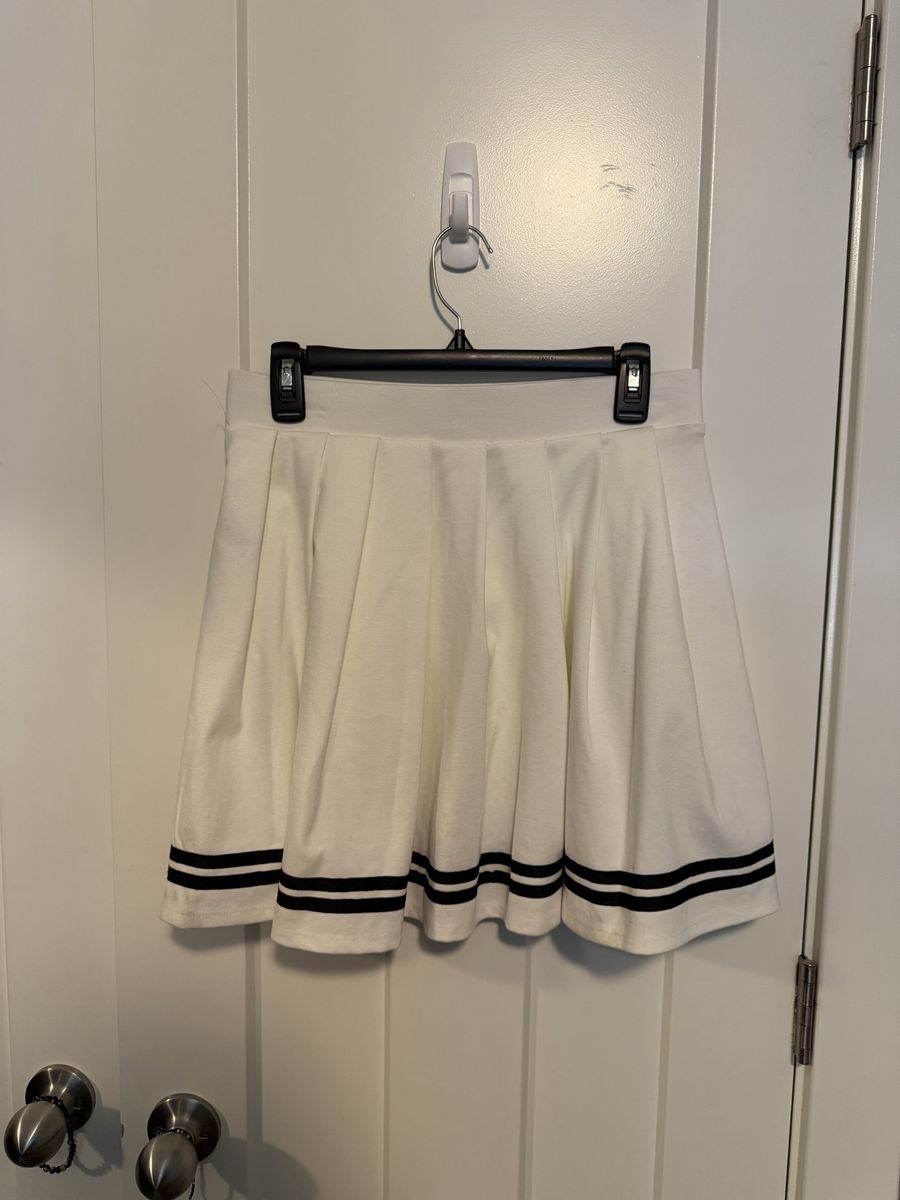 Stretchy White and Black Skirt