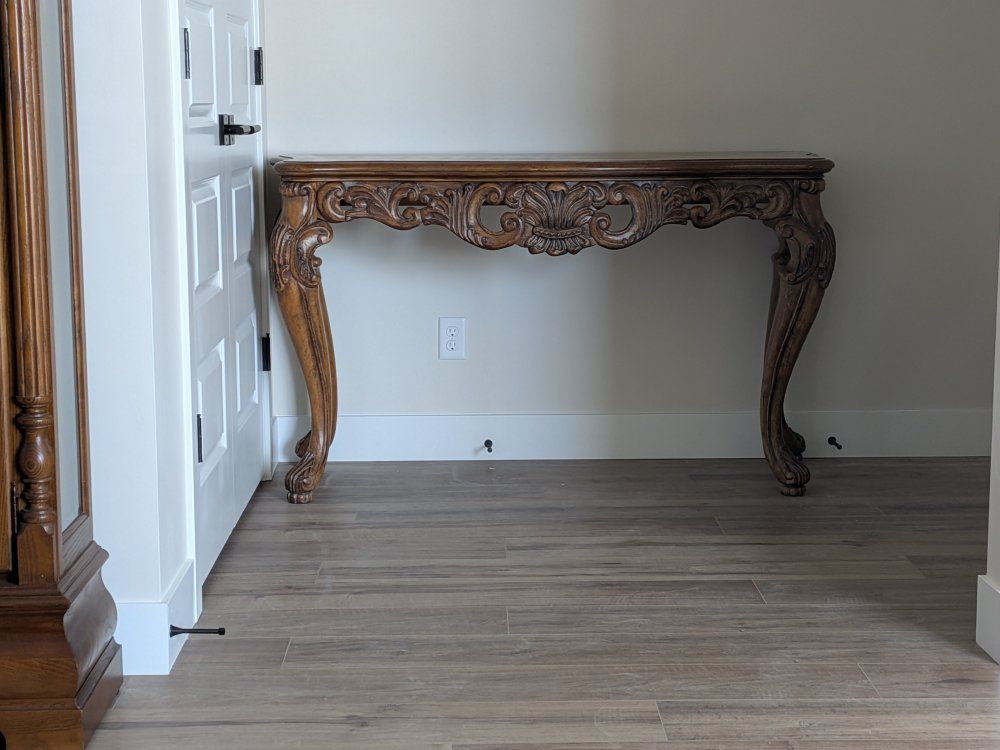entry room table